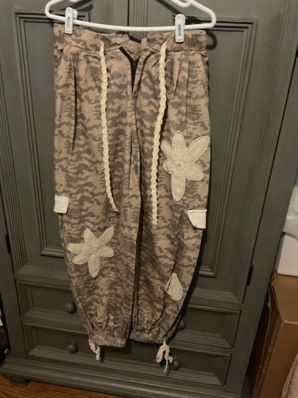 POL camo floral patchwork, cargo pants